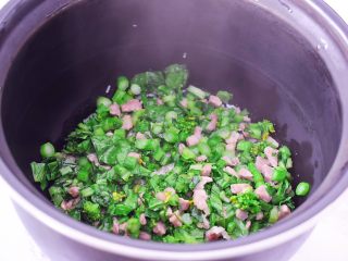 8、猪肉菜粥,加入油菜瘦肉