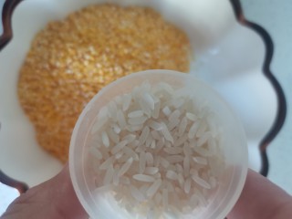 2、红枣枸杞小碴子粥,加大米