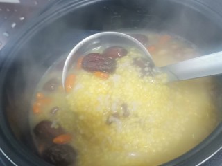 10、红枣枸杞小碴子粥,完成