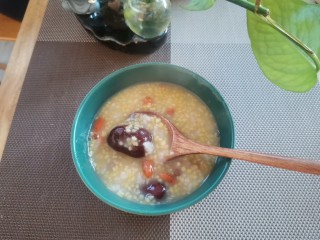 11、红枣枸杞小碴子粥,可用餐了