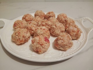 11、豆腐肉丸子,拌好了豆腐丸子泥，放冰箱冷藏半小时，再搓成大小差不多的丸子，