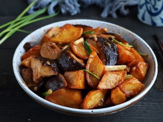 13、土豆烧香菇,香喷喷的土豆烧香菇就好了！