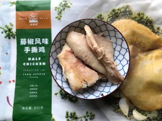 5、藤椒风味手撕鸡三明治,藤椒风味手撕鸡鸡腿稍微撕碎一点