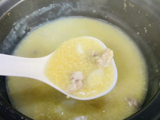 13、鸡肉山药粥,煮熟