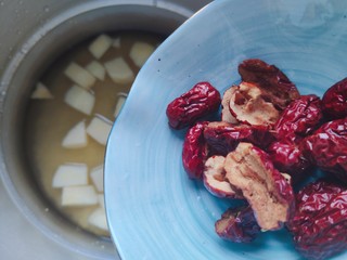 8、苹果小米粥,加入红枣