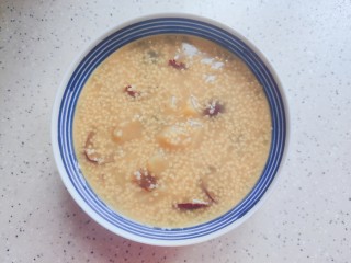 15、苹果小米粥,装碗