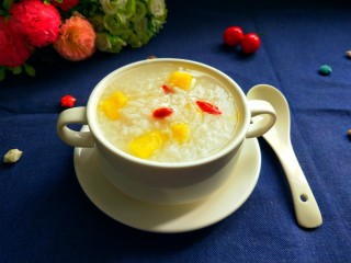 1、菠萝米粥,美美图片来一张。