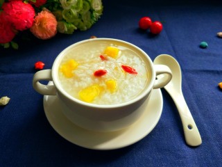 12、菠萝米粥,美美哒，甜甜的，酸酸的，菠萝香味浓郁。