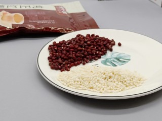 1、美容养颜佳品  红豆糯米汤圆,糯米、红豆、甘汁园纯正红糖。