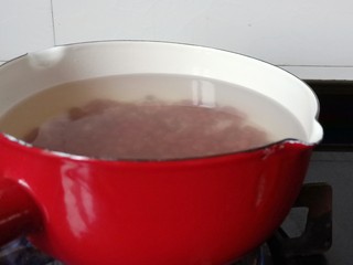 6、美容养颜佳品  红豆糯米汤圆,清水的用量一般是红豆的6~7倍，如果熬煮过程中觉得水量不够，可以添加适量开水，注意一定是开水，加凉水味道会不好。