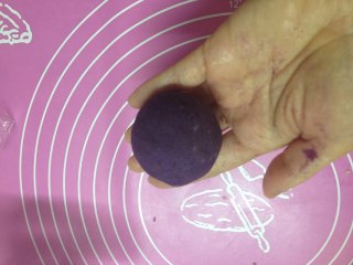 4、紫薯蛋黄抹茶酥,包起滚圆