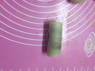 9、紫薯蛋黄抹茶酥,卷起,醒15分钟
