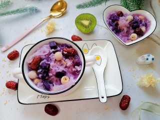 15、紫薯银耳粥,拍上成品图，一道美味又营养的紫薯银耳粥就完成了。