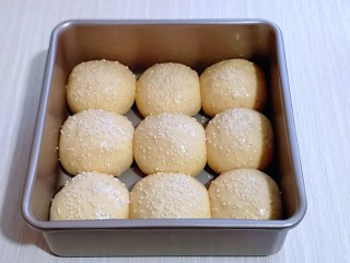 13、超级松软零失败的全麦蜜豆小餐包,撒上白芝麻。