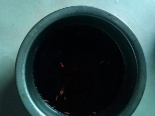 2、健脾养胃粥,黑米和红米洗净，浸泡一晚。