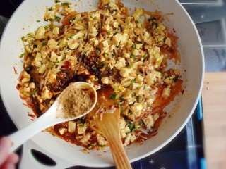 16、麻辣豆腐粉条香菇包,一勺十三香。