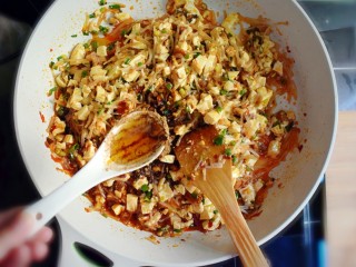 17、麻辣豆腐粉条香菇包,一勺香油。