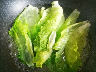 11、好吃到放弃减肥的番茄鸡蛋粉,生菜烫熟。