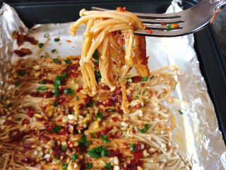 10、蒜香金针菇,嗯，味道不错！