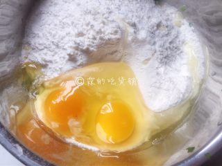 5、韭菜鸡蛋饼,鸡蛋。