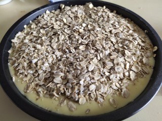 8、香蕉酸奶烤燕麦,撒上燕麦