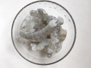 2、虾滑条,鲜虾去虾头虾尾虾线