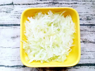 6、肉末黄瓜粥,黄瓜再抽丝