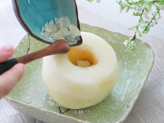 3、【药膳-失眠】酸枣仁改善失眠，个小，功效大,放入冰糖。