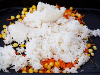 9、午餐肉饭团,加入米饭