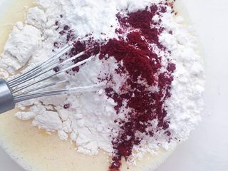 22、鲷鱼烧,1小勺红曲粉（没有红曲粉可以用可可粉代替 实在没有也可以不放 红曲粉的量决定最后鲷鱼烧的成色）