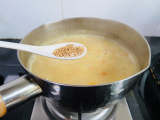 10、鲜虾砂锅粥,鸡精调味