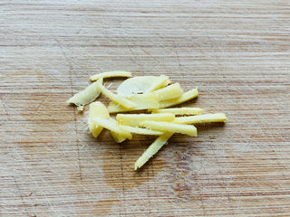 4、小米海参粥,姜丝