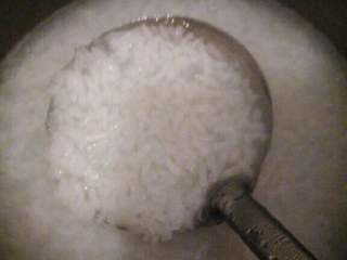 2、≈皮蛋火腿粥≈,煮至开花