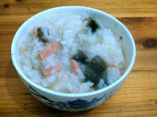 8、≈皮蛋火腿粥≈,搅拌均匀，煮开，即可