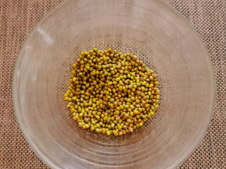 3、绿豆小米粥,绿豆