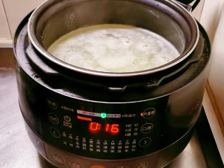 11、绿豆小米粥,水量按自己家人需要量添加