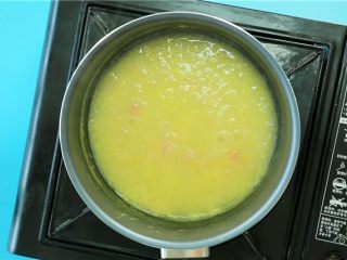 7、蔬菜鲜虾粥,再煮2分钟就可以出锅啦，香喷喷的哦~