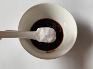 3、酱汁烧茄子,盐2匙