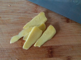 2、超级鲜美的海鲜粥,生姜切片