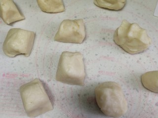 4、外酥里糯❗做法简单的炸糖糕,分成12等份