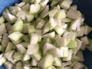 4、番茄丝瓜补钙粥,丝瓜的用量都可以根据自己的喜好去增减