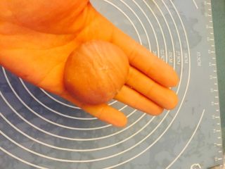 16、椰蓉开口酥,如图:收口向下。