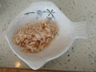 3、金银海鲜粥,洗过的小海米