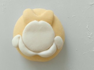 13、加菲猫花样馒头,粘上胡子。