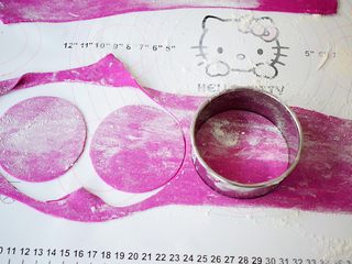 8、多彩饺子,再用饺子器印出饺子皮