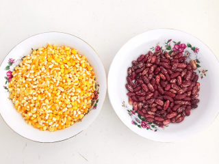 1、玉米渣粥,玉米渣和大芸豆