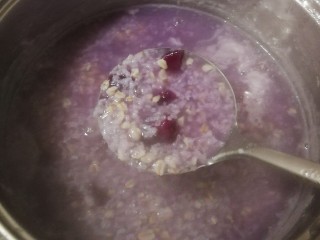 12、紫薯燕麦粥,越来越浓稠