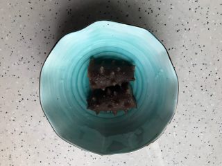 8、鸡汁海参小米粥,海参切成两段