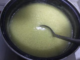 15、鸡汁海参小米粥,搅拌均匀,即可