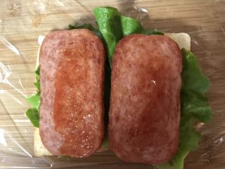 10、豪华三明治,涂上番茄酱